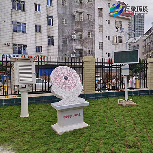 廣西欽州市欽南區(qū)南珠街道北壇路1號(hào)  欽州市第三小學(xué)